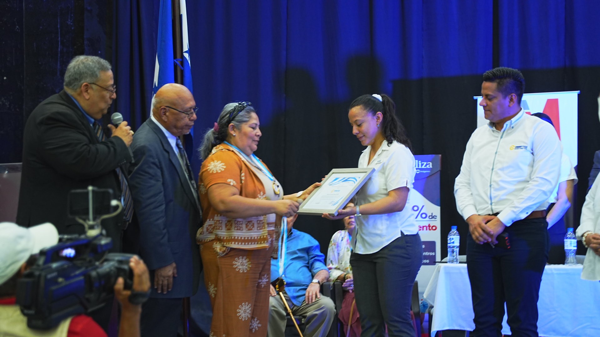 𝗣𝗿𝗲𝗺𝗶𝗮𝗰𝗶𝗼́𝗻 𝗠𝗲𝗻𝘁𝗲𝘀 𝗕𝗿𝗶𝗹𝗹𝗮𝗻𝘁𝗲𝘀 – 𝗖𝗵𝗼𝗹𝘂𝘁𝗲𝗰𝗮 𝘆 𝗩𝗮𝗹𝗹𝗲